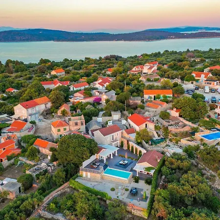 בית נופש Awesome In Drvenik Mali With House Sea View *