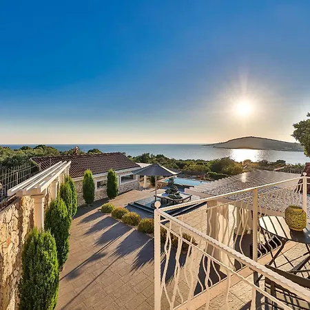 בית נופש Awesome In Drvenik Mali With House Sea View *
